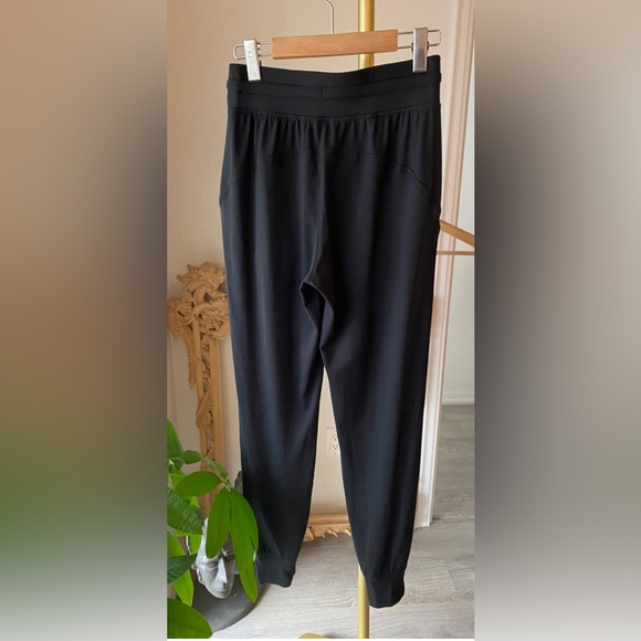 Lululemon Mid-Rise Jogger, Black, Size 4, Womens - Picture 2 of 6